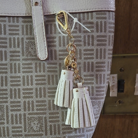 NWT Anne Klein Beige Patterned Tote - Picture 4 of 10